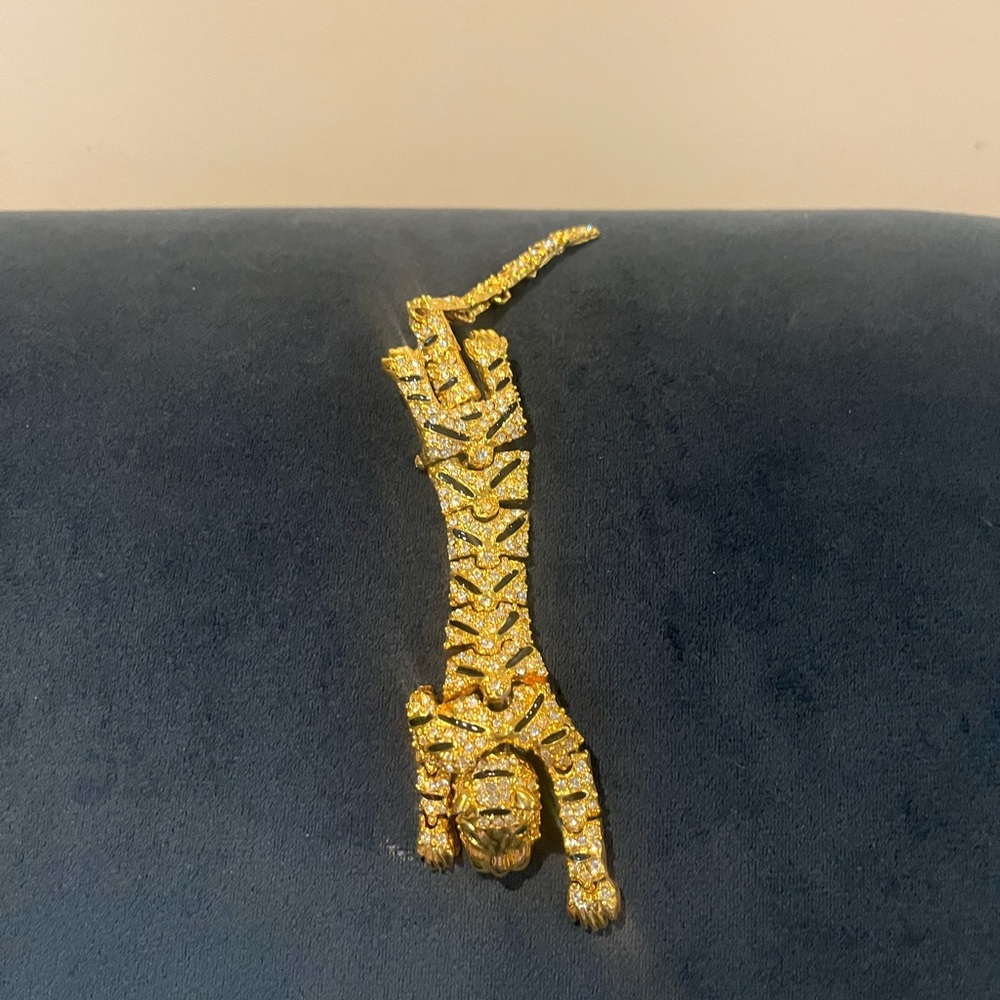 Gold Leopard Brooch